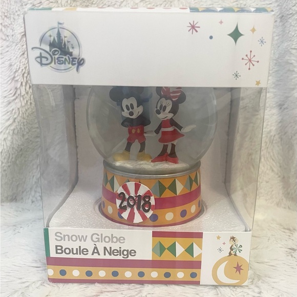 RARE 2018 Disney Store Mickey and Minnie Mouse Snow Globe Present Authentic - Picture 2 of 12